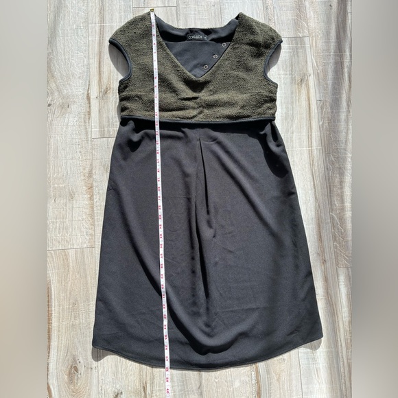 Like new dress made in Canada - Picture 5 of 7